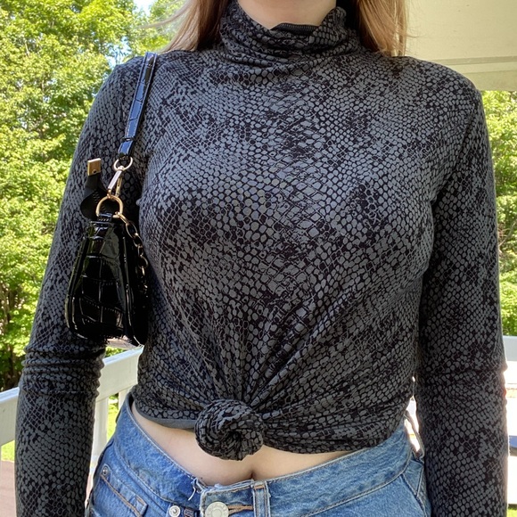 Snake print turtle neck - Picture 2 of 3